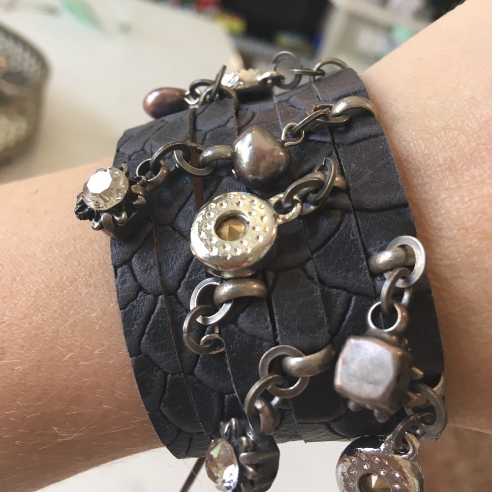 🌸 3 for $30 Leather bracelet